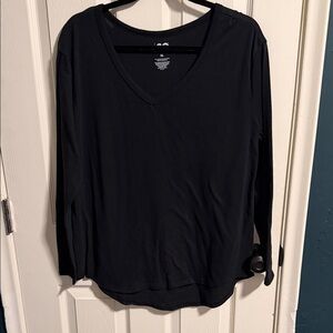 🌵SO Black V-Neck Long Sleeve Tee